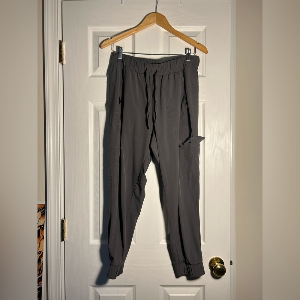 Grey capri cargo joggers athletic